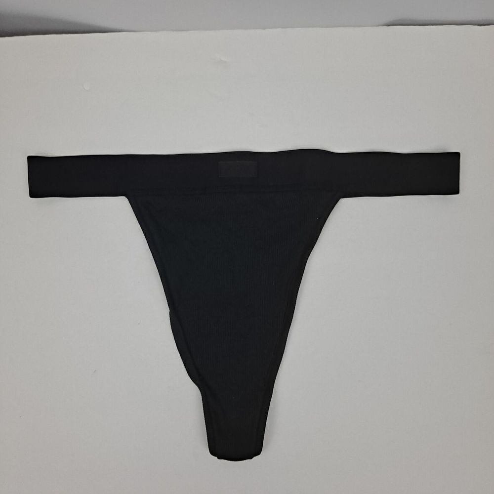 Skims ladies  ribbed knit‎ thong NWT